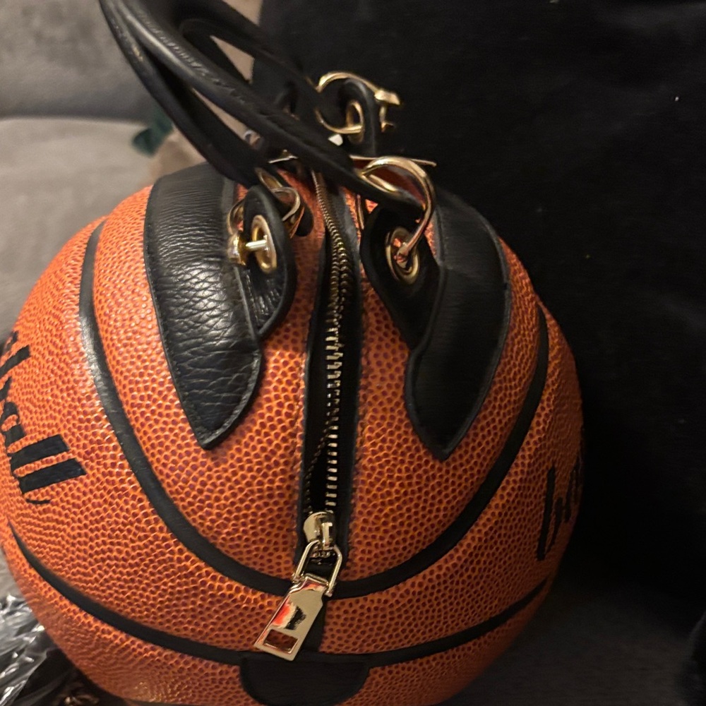 Basketball-Inspired Handbag with Black Details - Picture 3 of 4